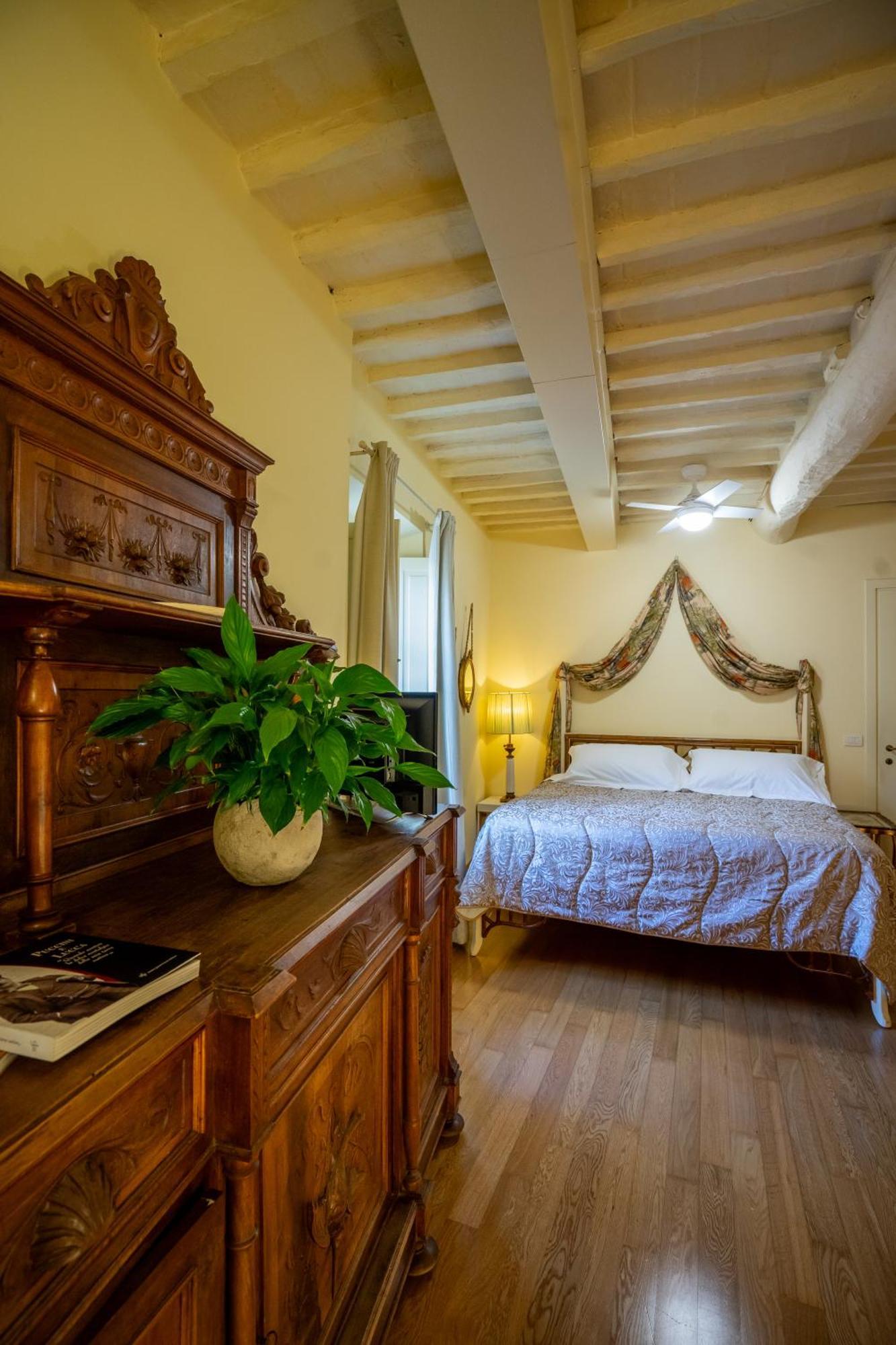 Palazzo Rocchi - Residenza D'Epoca Bed & Breakfast Lucca Exterior photo