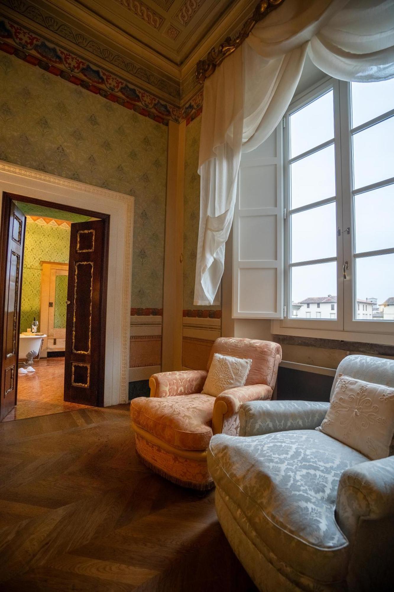 Palazzo Rocchi - Residenza D'Epoca Bed & Breakfast Lucca Exterior photo