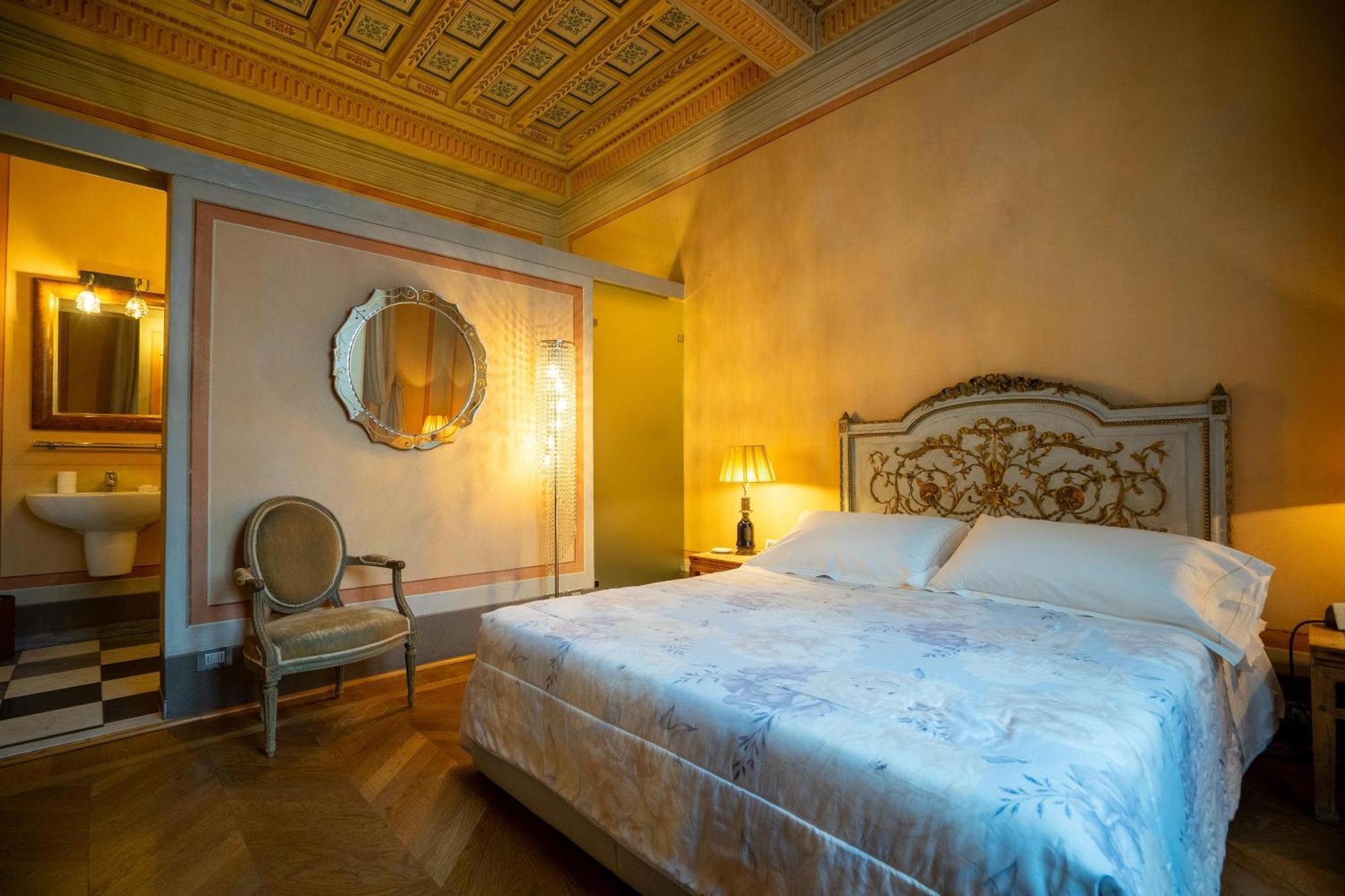Palazzo Rocchi - Residenza D'Epoca Bed & Breakfast Lucca Exterior photo